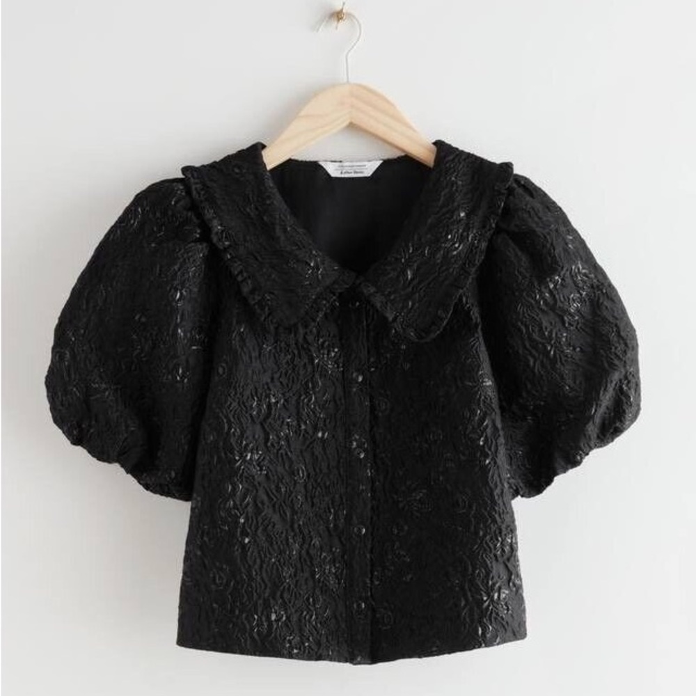 NWOT Textured ruffle collar puff sleeve top